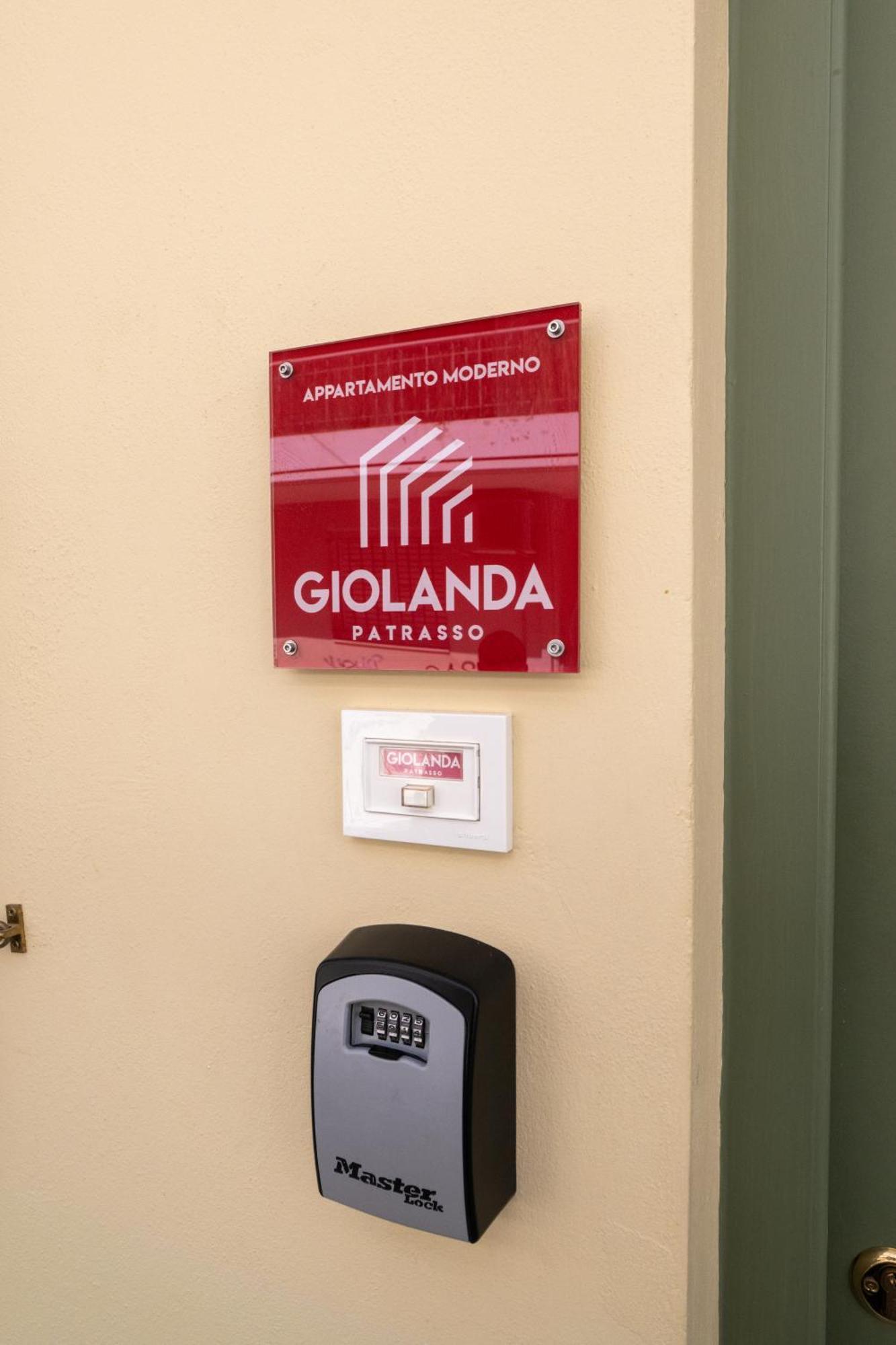 Giolanda Patrasso - Modern Apartment In The Center Of Patras Eksteriør billede